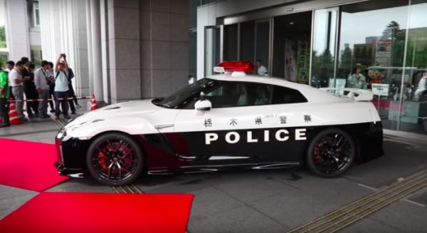 <br />
			Крутые автомобили японских полицейских (10 фото)
