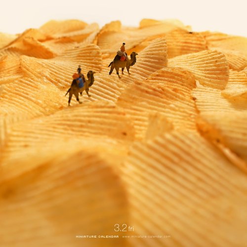 Песчаные дюны — из чипсов, паруса — из ножей: миниатюры японского художника из повседневных предметов (16 фото)