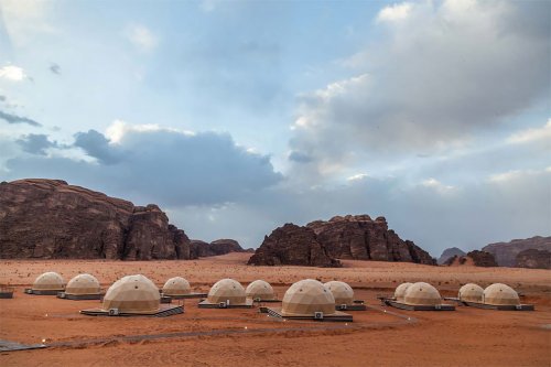 "Солнечный город" в пустыне Вади-Рам с потрясающим марсианским пейзажем (9 фото)